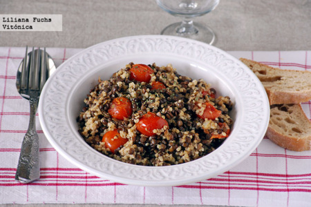 Lentejas con mijo y tomates salteados. Receta saludable