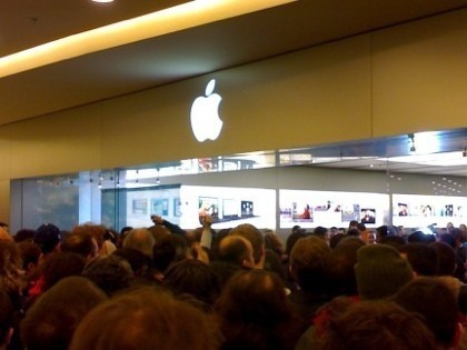 Fotos de la apertura de la Apple Store en Roma