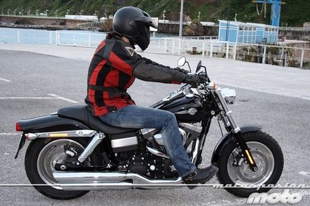 Harley Davidson Dyna Fat Bob, prueba (conducción en ciudad y carretera)