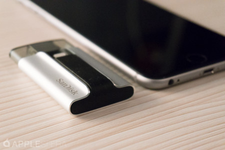 ¿Te quedas sin espacio en tu iPhone de 16GB? SanDisk iXpand puede ayudarte con eso