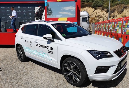 La DGT, SEAT y Telefónica quieren unir los coches conectados y el Internet de las Cosas para reducir la siniestralidad