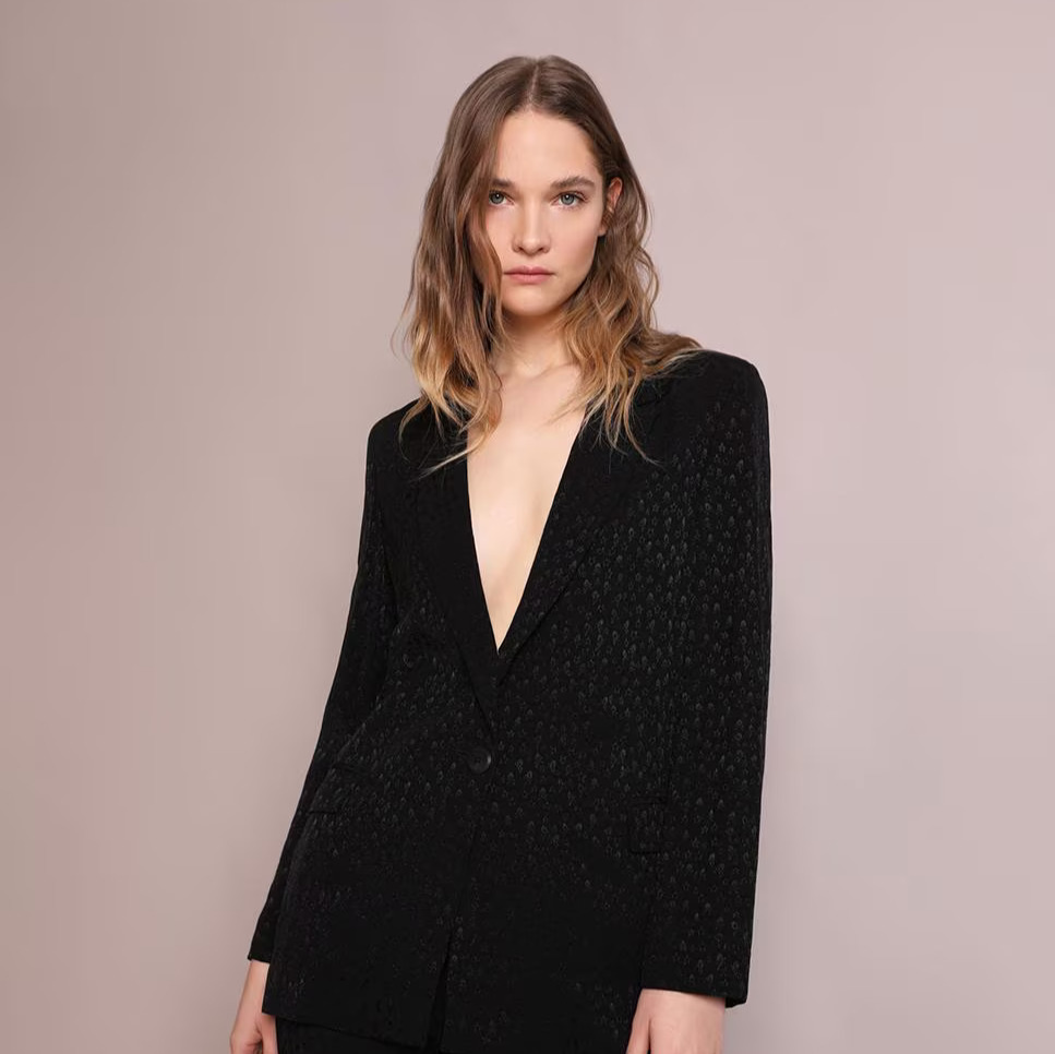 Scalpers
Blazer de mujer con jacquard de calaveras y cuello con solapas