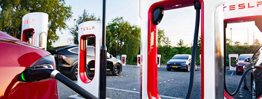 Cuando Tesla decide abrir sus Supercargadores a todos los coches eléctricos, resulta que son ilegales en Alemania 
