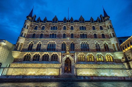 La casa Botines de Gaudí en León abre sus puertas al público por primera vez en 125 años