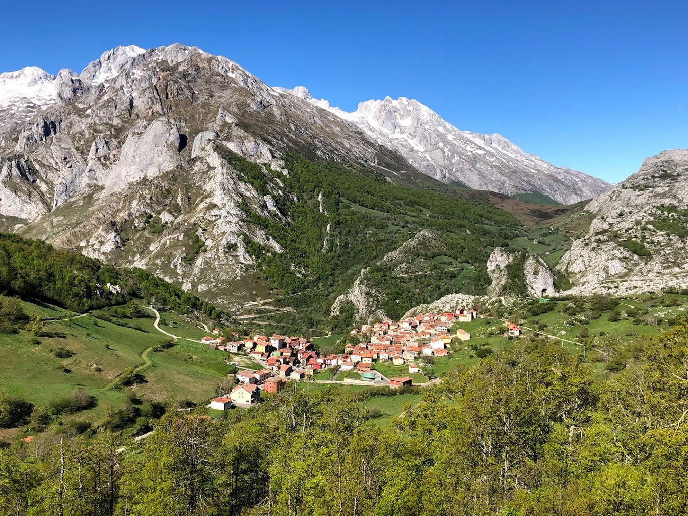 Vacaciones de montaña en Sotres, el pueblo más alto en Asturias