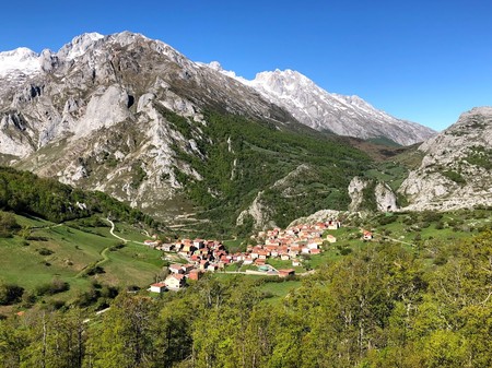 Vacaciones de montaña en Sotres, el pueblo más alto en Asturias