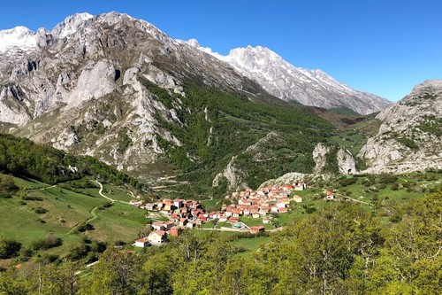 Vacaciones de montaña en Sotres, el pueblo más alto en Asturias