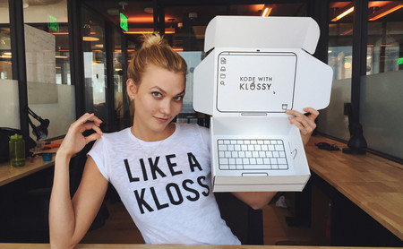 La faceta menos conocida de la modelo Karlie Kloss: le gusta tanto la programación que tiene su propio campamento, Kode with Klossy 