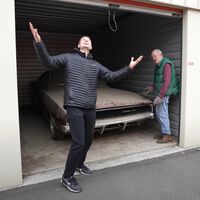 Metió su Dodge Charger a la cochera hace 30 años porque su esposa decía que hacía mucho ruido; ahora con 96 años decidió restaurarlo 