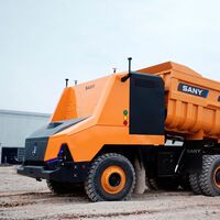 Este colosal camión es eléctrico y pesa lo que 15 elefantes. Lo increíble es que ni siquiera tiene cabina