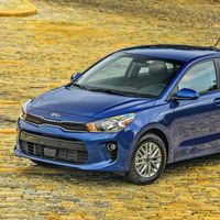 El KIA Rio Sedán gana equipamiento para su versión de acceso en México