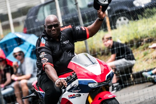 Carl Cox: descubrimos la pasión por el motor del DJ que hizo bailar al mundo desde Ibiza