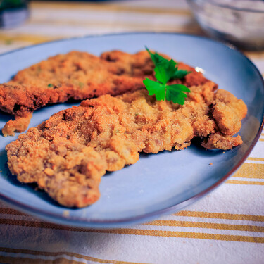 Milanesas de ternera: la receta clásica tradicional y el secreto para que no se despegue el rebozado 