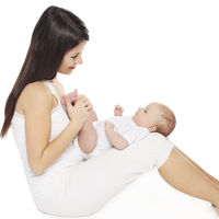 Aunque el bebé no imite tus gestos, no dejes de intentarlo 