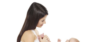 Aunque el bebé no imite tus gestos, no dejes de intentarlo 