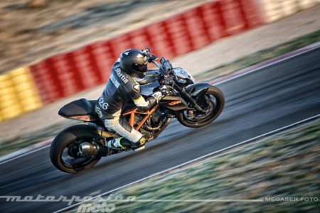 Ktm 1290 Super Duke R Megaserfoto 002