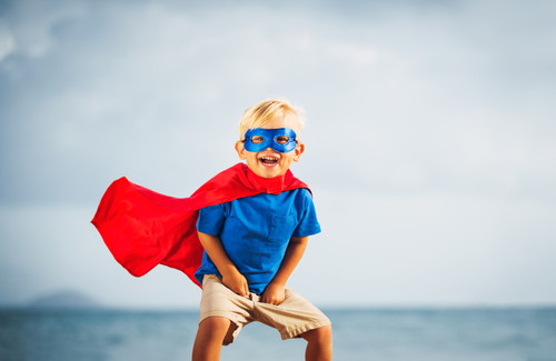 Amamantar, colechar y criar con respeto a un niño con la finalidad de que sea un líder del mañana es un error