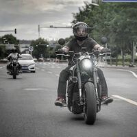 600 km de autonomía y 120 CV: la brutal custom eléctrica con la que los chinos buscan reventar la guerra a pilas