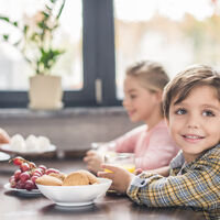 Evita empezar el año con un susto. Así debes darle las uvas a los niños para que no se atraganten 