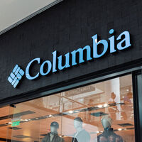 Columbia hace sombra a Helly Hansen con su chaqueta de plumón resistente a la lluvia y casi regalada estas rebajas 
