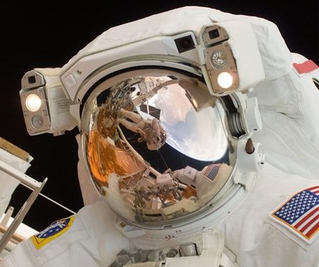 ¿Por qué los astronautas pierden a veces sus uñas?