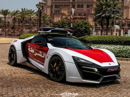 Lykan Hypersport, cuando patrullar una ciudad se realiza con un auto de 3 millones de dólares