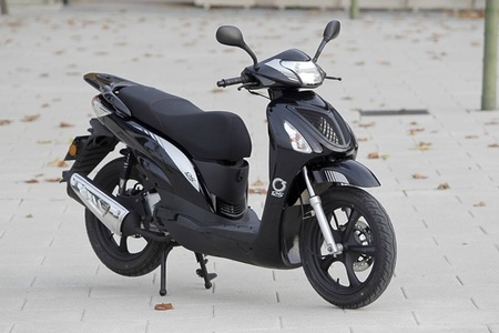 MX Motor C5 125, primer scooter de rueda alta de la marca española