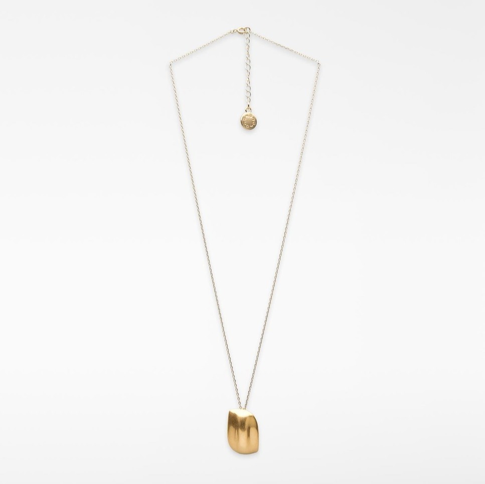 Adolfo Dominguez - Collar con pieza metálica dorada.