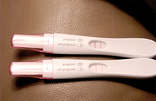 Nuevo negocio: mujeres embarazadas venden sus test de embarazo positivos