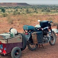 Una pareja compró una vieja Royal Enfield de segunda mano hace casi 50 años. Ya tiene 580,000 km y no piensa detenerse 