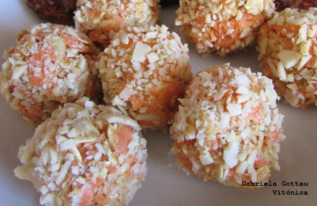 Bombones de zanahoria, avena y almendras. Receta saludable
