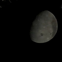 Ahora mismo podemos ver la Luna en directo desde el espacio gracias a algo: las cámaras GoPro adosadas a Artemis II