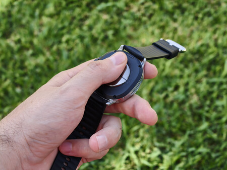 Quizá me equivoque, pero algo me dice que este gesto no se va a hacer mucho | Imagen: Xataka