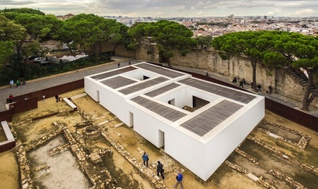 La Plaza Nueva del Castillo de San Jorge en Lisboa, de la Edad de Hierro hasta hoy 