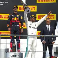 Lewis Hamilton gana en Spa-Francorchamps con Vettel pisándole los talones. Alonso se retira