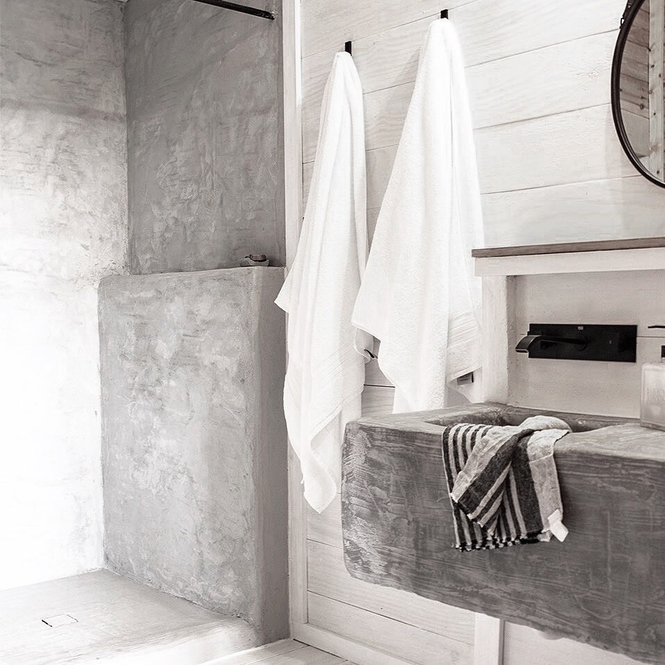 Once lavabos de una piedra y de una pieza; así son los lavabos mas