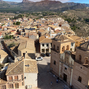 El impresionante pueblo medieval amurallado ideal para una escapada de fin de semana: está en un macizo rocoso y casi no tiene turistas 