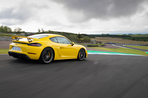 Probamos el Porsche 718 Cayman GT4: 420 CV en un deportivo puro que te hace trabajar e involucrarte para disfrutar