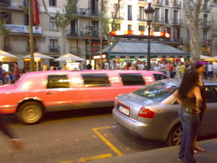 Limusina rosa Barcelona Las Ramblas