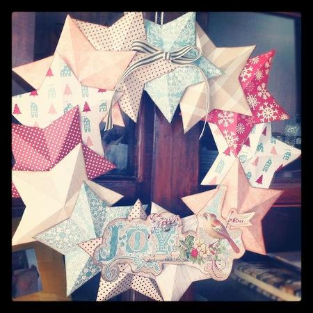 Manualidades de Navidad con niños: haz tú mismo una corona de estrellas