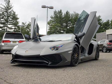 Cuando eres un concesionario de Kia pero tienes más Lamborghini o McLaren en stock que Kia Sportage o Sorento