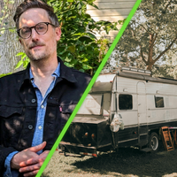 Ganaba casi 3 millones de pesos como programador, perdió su empleo por culpa de la IA y ahora vive en un remolque tras 800 rechazos  