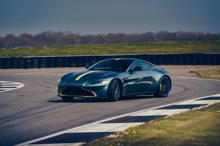 Aston Martin Vantage AMR da pie para salvar a los coches manuales