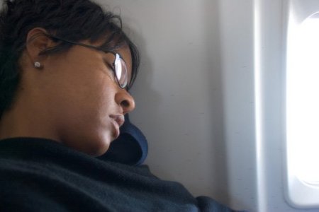 Pasajera olvidada en un avión