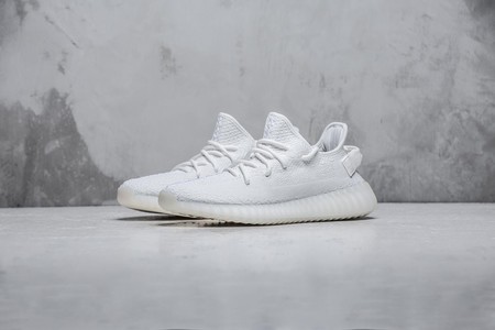 La nueva sneaker YEEZY BOOST 350 V2 ha llegado a la ciudad