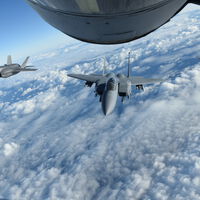 EEUU acaba de lograr el “santo grial” del combate aéreo: que un F-35 no solo detecte al enemigo, también se libre de él por su cuenta