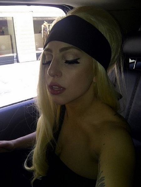 ¿A alguien le sorprende que Lady Gaga quiera llegar al altar vestida de negro?