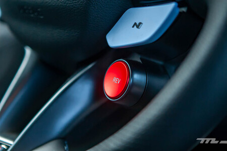 Hyundai i20 N botón rev
