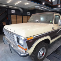 Una impecable Ford F-250 de 1978 recibe su primera lavada en más de 40 años 