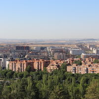 En Vallecas un centenar de vecinos se las prometían felices con sus pisos sociales. Ahora están a punto de quedarse en la calle